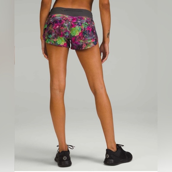 Lululemon Speed Up Low-Rise Lined Short 2.5”Vivid Floral Multi / Graphite Grey - Picture 2 of 9
